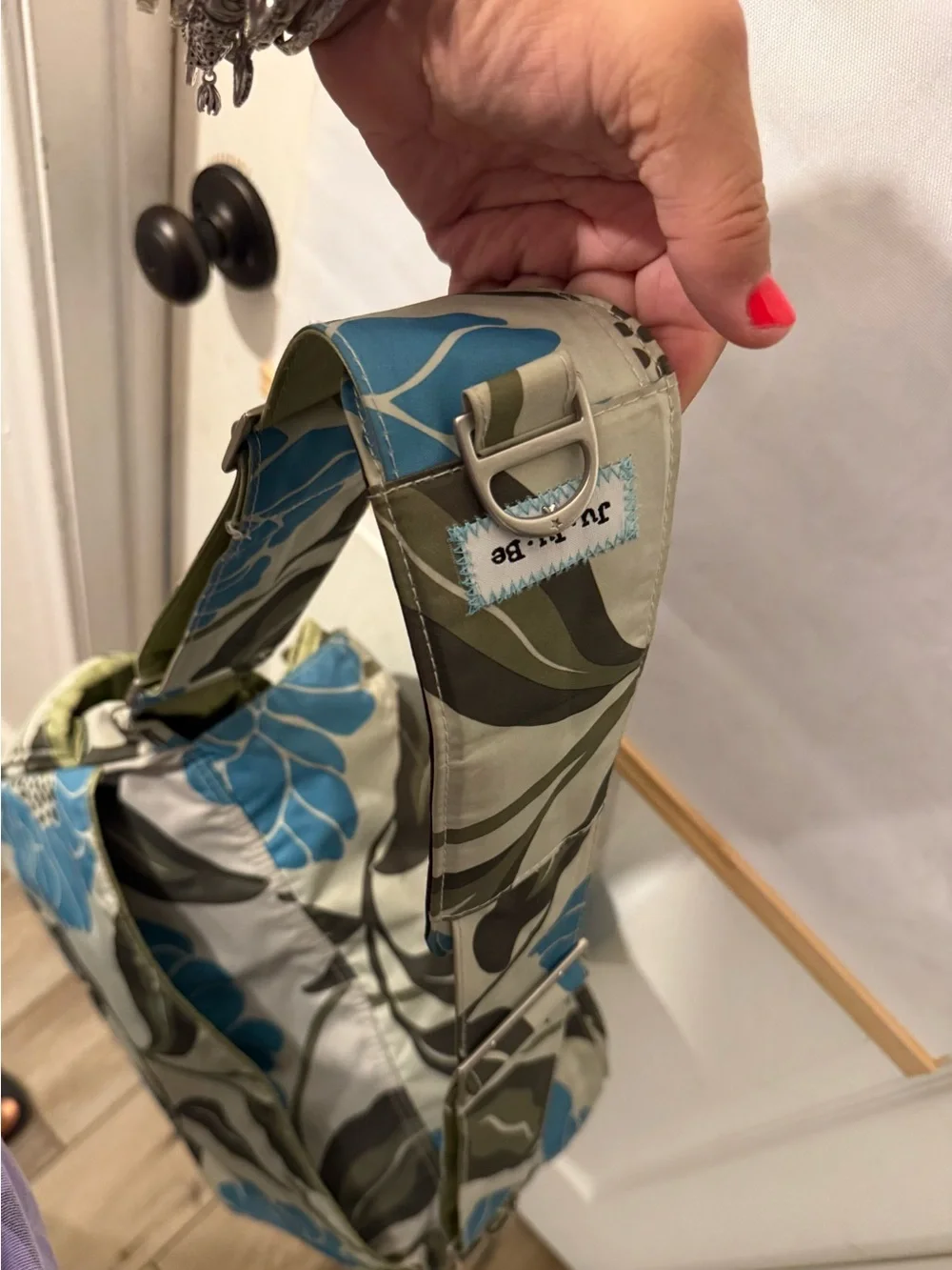 Ju-Ju-Be all diaper messenger bag in marvelous mums print
